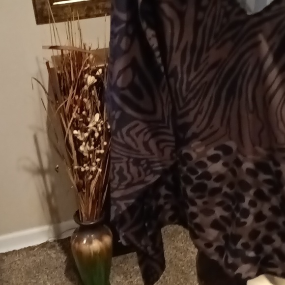 NWOT CHICO'S Black Label brown/black animal print caped blouse Size XS - Picture 5 of 10